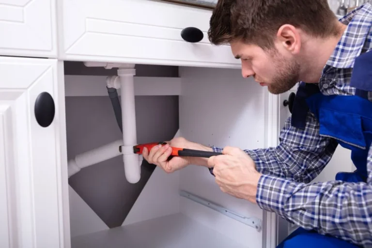 plumbers in kansas city missouri undertaking plumbing repair